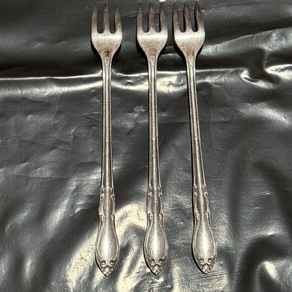 Oneida Ltd Simon L. & George H. Rogers Company Stainless Steel Cocktail Forks - Picture 4 of 7